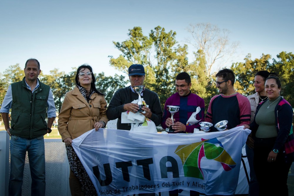 Copa UTTA en Azul: una yegua les ganó a los machos